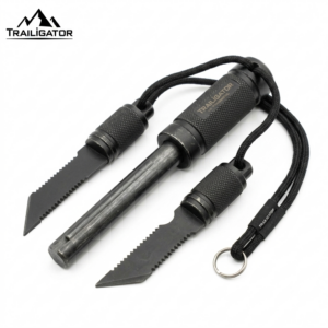 Trailigator Magnesium Feuerstarter Feuerstahl mit schwarzem Griff und zwei Z&uuml;ndwerkzeugen an einer Verbindungsschnur auf wei&szlig;em Hintergrund.